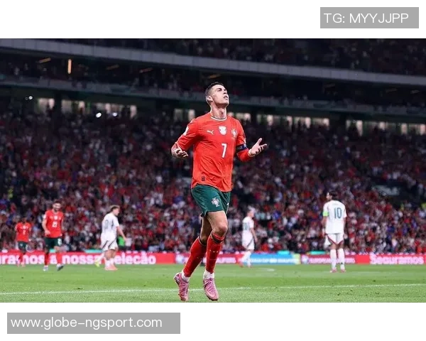 C罗赛后苦笑做偷窃手势引发热议新月锁定胜局让他倍感不满