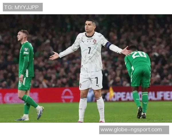 C罗赛后苦笑做偷窃手势引发热议新月锁定胜局让他倍感不满