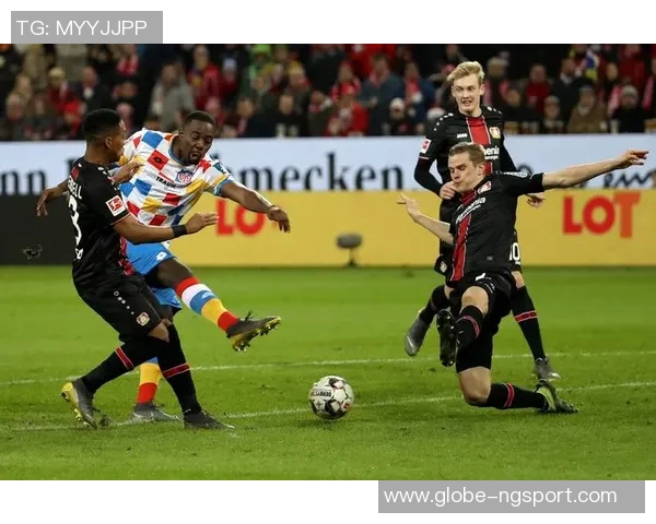 队报：拜仁药厂争夺巴黎17岁中卫姆本巴，球员倾向加盟前者